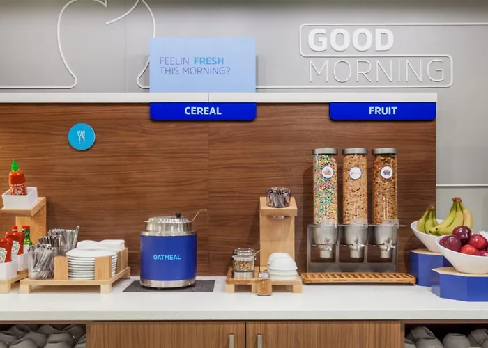 Express & Phoenix - By Ihg Hotel 3*