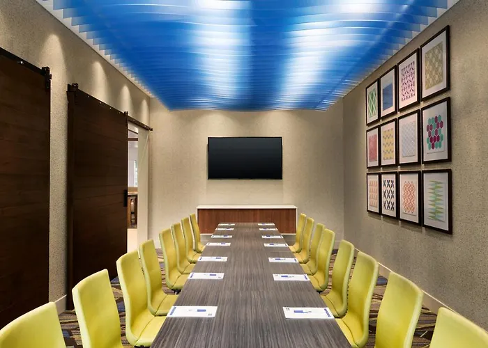 Hotel Express & Phoenix - By Ihg 3*
