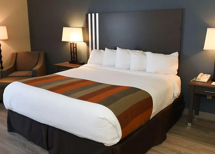 Express & Phoenix - By Ihg Hotel 3*