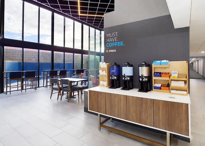 Express & Phoenix - By Ihg Hotel