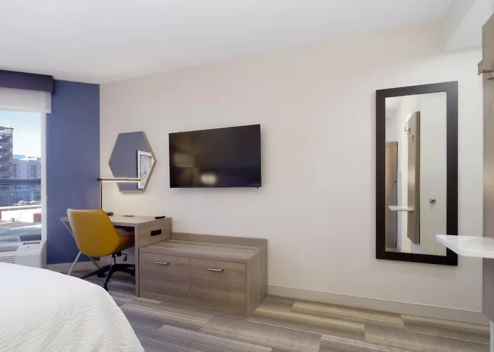 Hotel Express & Phoenix - By Ihg