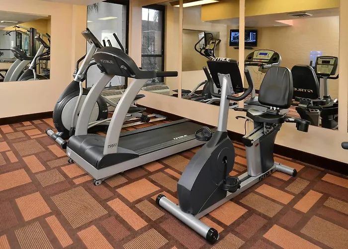 Express & Phoenix - By Ihg Hotel 3*